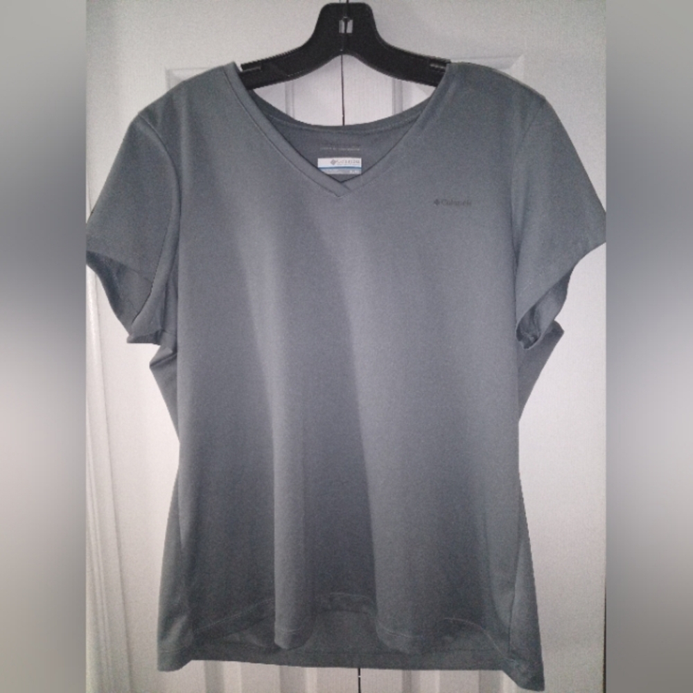 Women's Columbia Omni-Wick Advanced Performance v-neck shirt